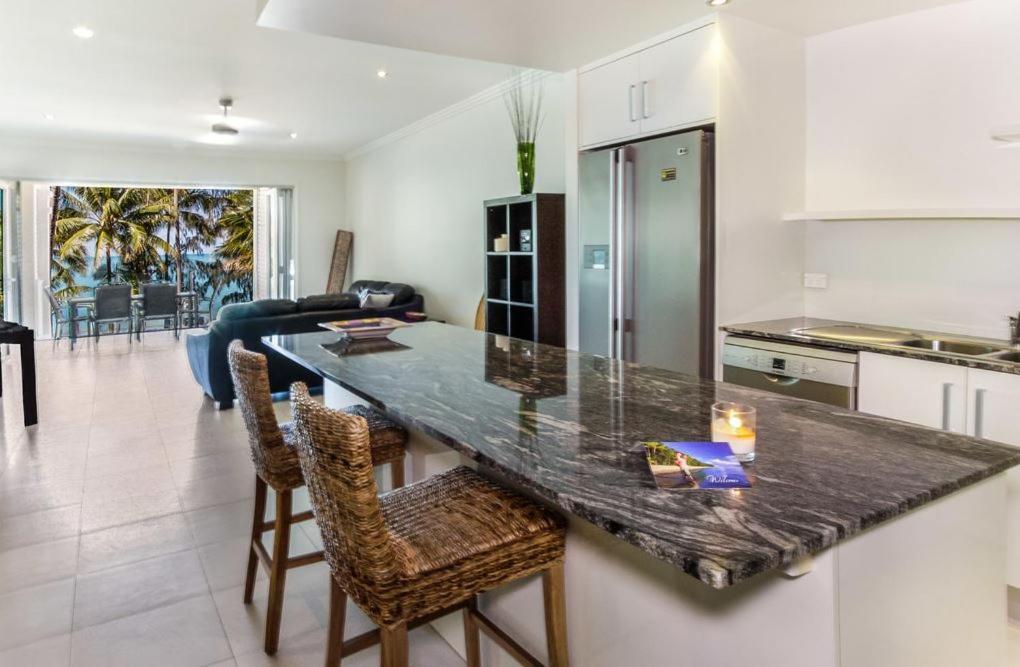 Island Views Beachfront Apartments Palm Cove Exteriér fotografie